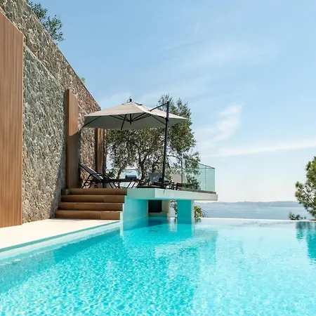 Driftwood Luxury Villa