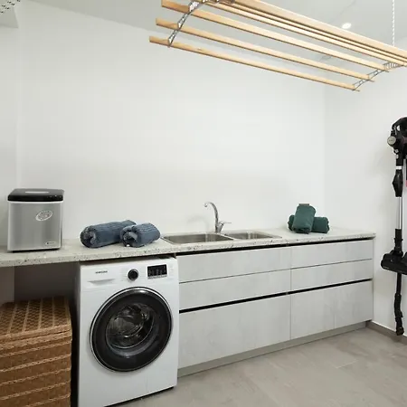 Driftwood Luxury By Whitedream וילה