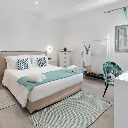 Driftwood Luxury By Whitedream Limni (Corfu)