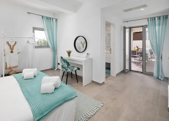 Driftwood Luxury By Whitedream *